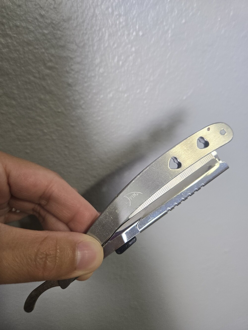 Shark Fin Straight Edge Razor - Picture 10 of 16
